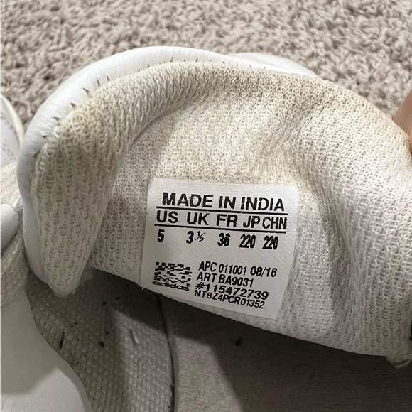 White Adidas Stan Smith Shoes - Picture 5 of 7